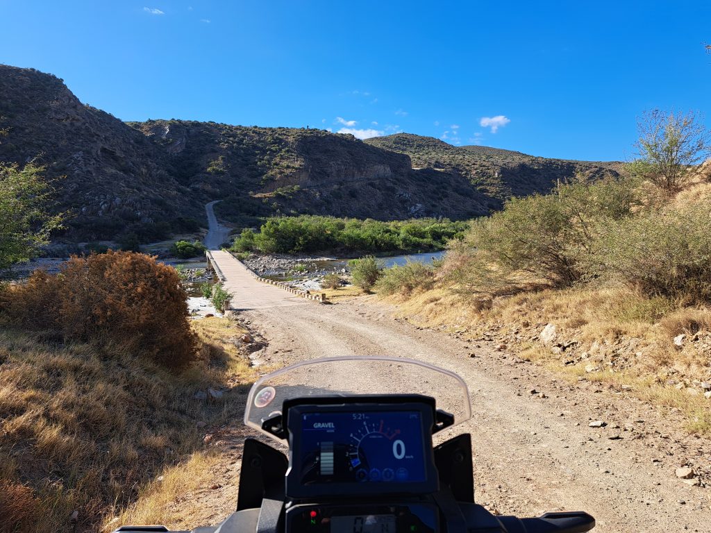 Daar is dinge wat gebeur in hierdie wêreld wat ons nooit sal verstaan nie. Ons kan dit net aanvaar en later daarop terugkyk en weet dat alles so gebeur het.  Toe die moordenaar Piet Matthyse op 8 Oktober 1947 in die rondgaande hof op Oudtshoorn deur regter G. Steyn ter dood veroordeel is, was dit die herinneringe aan ’n vrou, en nie die bedreiging van die galg nie,