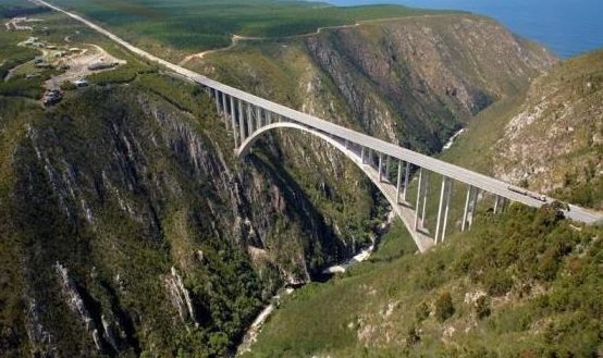 Say “Bloukrans” and most South Africans immediately recognize the name. This is the spot where the adventurous and somewhat crazy do what is reputed to be the highest bungee jump in the world. It is an adrenaline-pumping jump into the gorge and to the river a whopping 216 meters below.