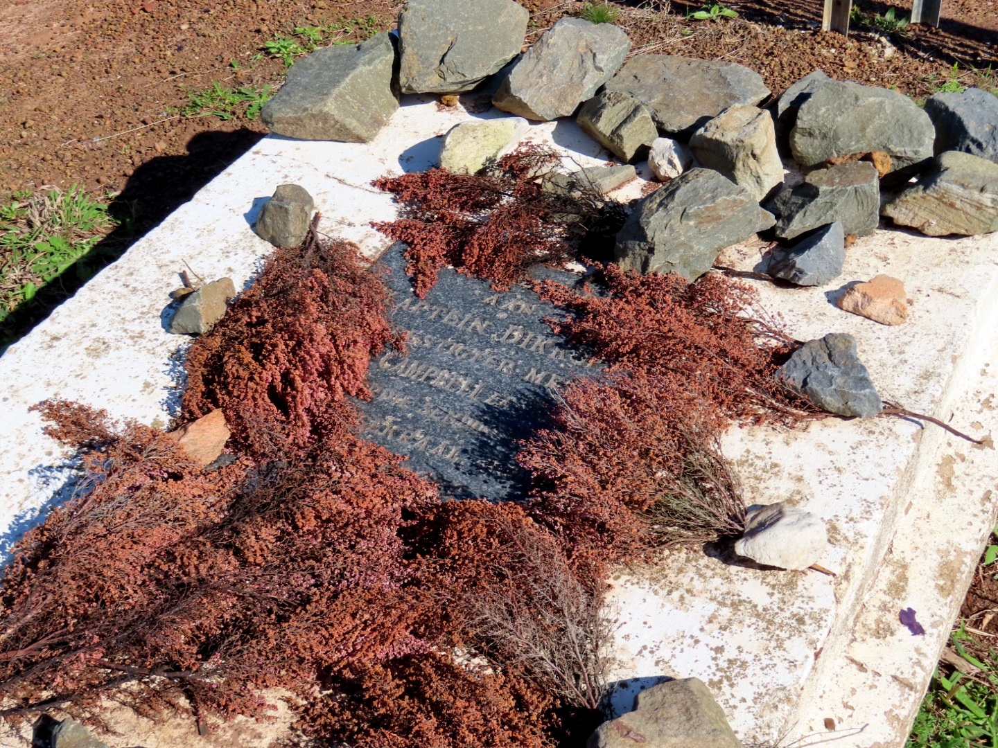 Chief Dikkop Grave Top View